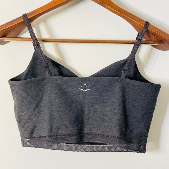 Beyond Yoga Spacedye Crop Top Allure Built in Bra Lace Trim Medium - Picture 4 of 6